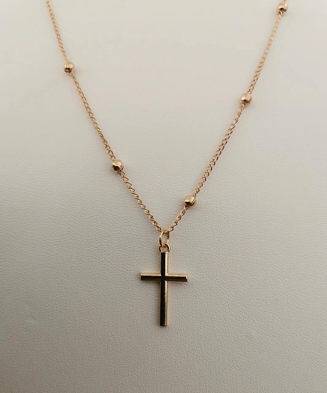 Chaine et petite croix en acier inoxydable